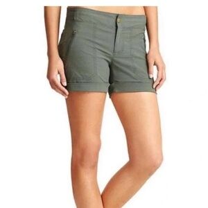Athleta Green Cargo Shorts Relaxed Fit